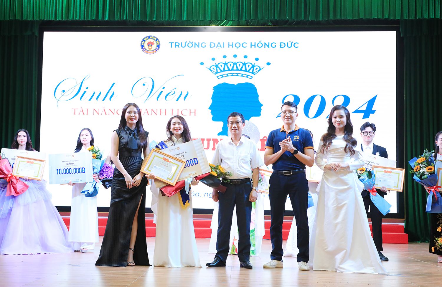 10 thí sinh xuất sắc tranh tài tại đêm Chung kết Cuộc thi "Sinh viên tài năng, thanh lịch" Trường Đại Học Hồng Đức